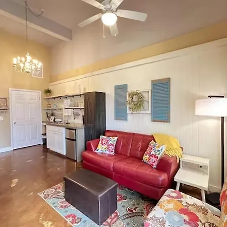 Haven At Hazel~Downtown Bungalow